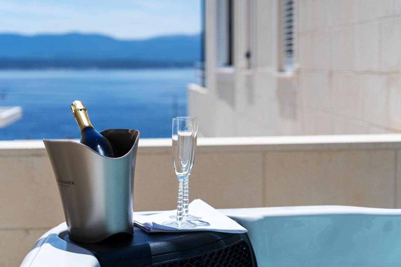 Apartments Villa Azzurra Bol Eksteriør bilde