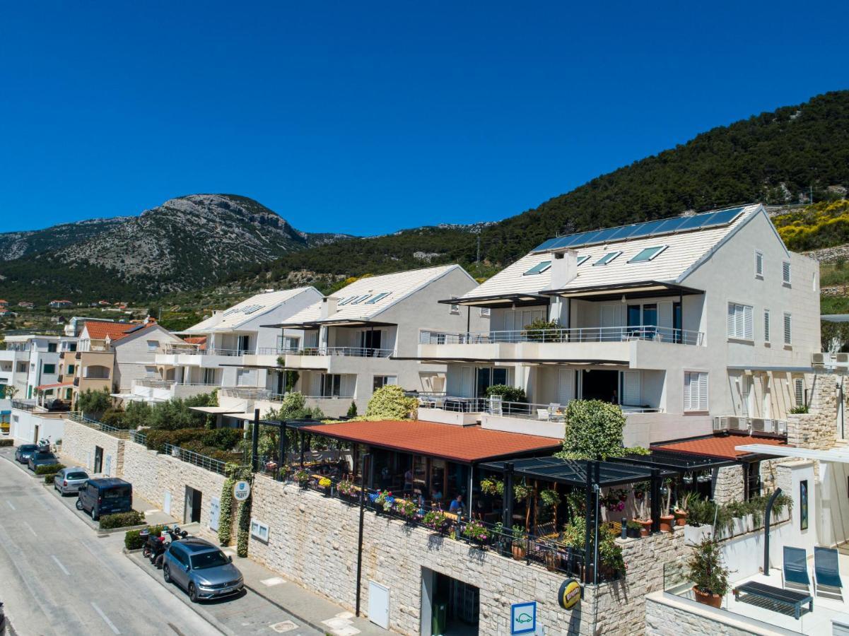 Apartments Villa Azzurra Bol Eksteriør bilde