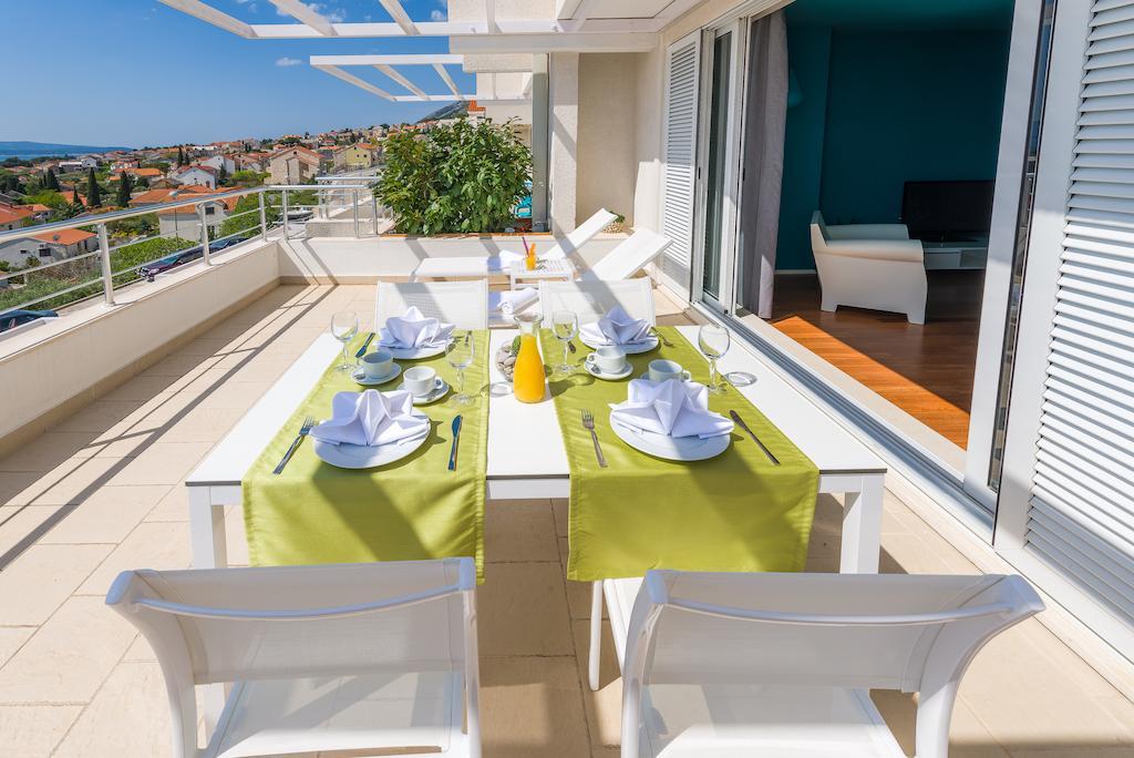 Apartments Villa Azzurra Bol Eksteriør bilde